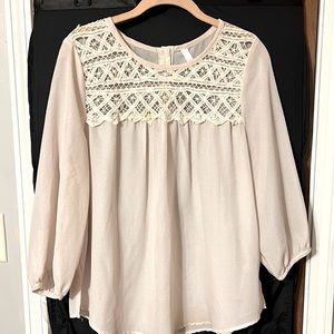 Cream/blush colored 3 quarter shirt